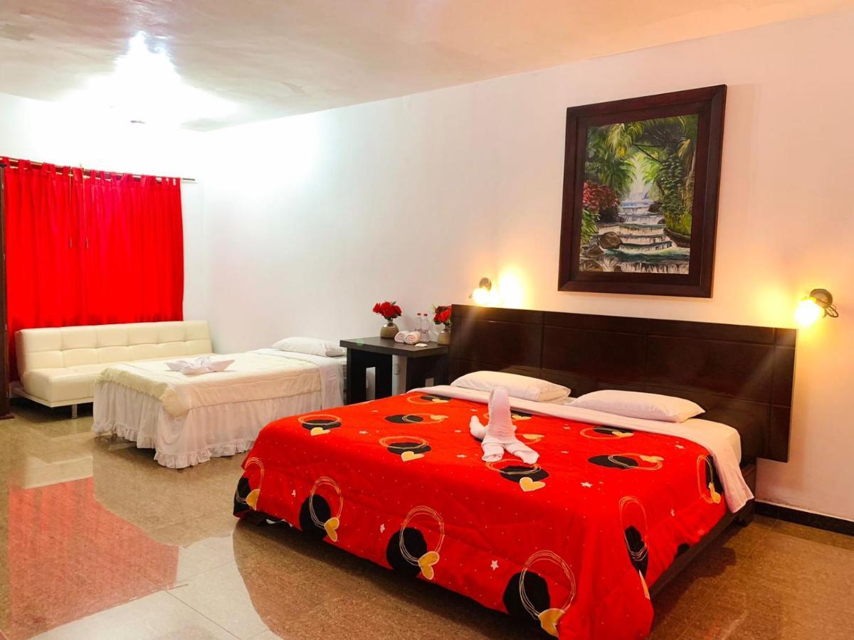 Hotel Hosteria D'Carlos Aqua Park Santo Domingo de los Colorados Exteriér fotografie